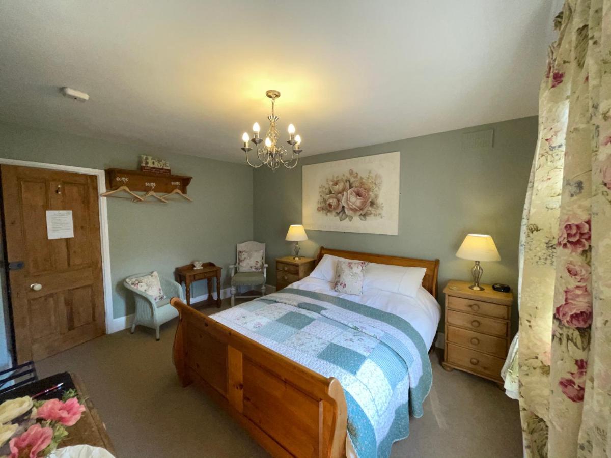Overdale And Free Parking Guest house